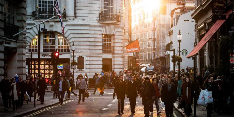 徐志摩与上海现代主义文学思潮：当代艺术视野下的诗意对话