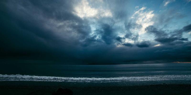 霓虹与诗行：上海志摩诗歌中的都市意象及其当代艺术启示